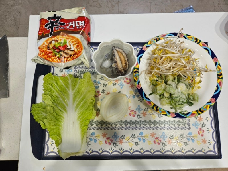 농심 신라면 건면으로 맛있는 짬뽕라면 만들기 레시피, 재료별로 넣는 타이밍이 가장 중요해....