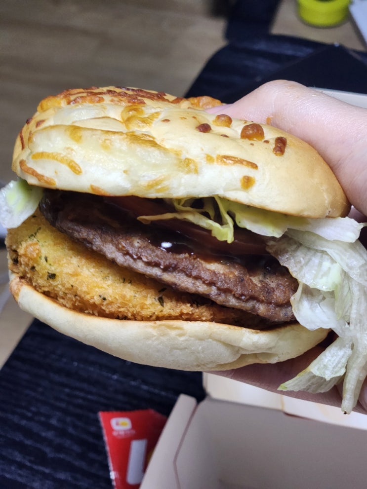  롯데리아 나폴리맛피아 모짜렐라버거 토마토바질 발사믹바질 배달 리뷰
