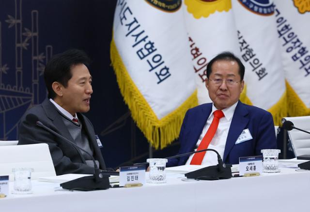 <b>이재명</b>, 대선 <b>양자대결</b> 여론조사에서 <b>오세훈</b>·홍준표와 41% 동률