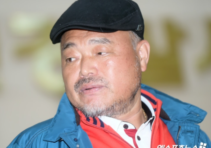 <b>김흥국</b> 음주<b>운전</b>·뺑소니·<b>무면허</b>까지<b>논란</b>의 트리플 크라운