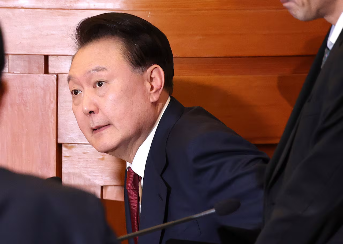 검찰, <b>윤석열</b>대통령 <b>구속 기소</b>, 최대 6개월 <b>구속</b> 상태로 1심...... 