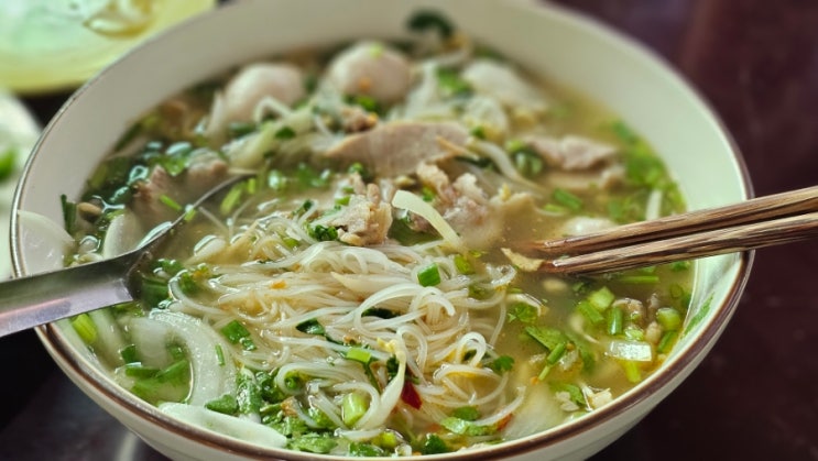  라오스 비엔티안 쌀국수맛집 'Pho Zap' 깊은 육수와 감칠맛나는 면발, 그리고 스프링롤