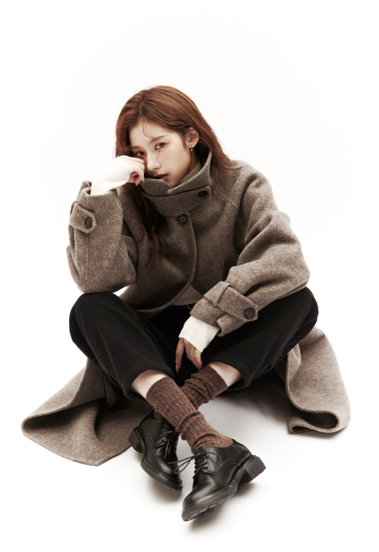  카멜 헤어로 따스함은 물론 매력적인 컬러감을 보여주는 르니나 발마칸 여성 롱 코트 코디 추천 ft. 사나