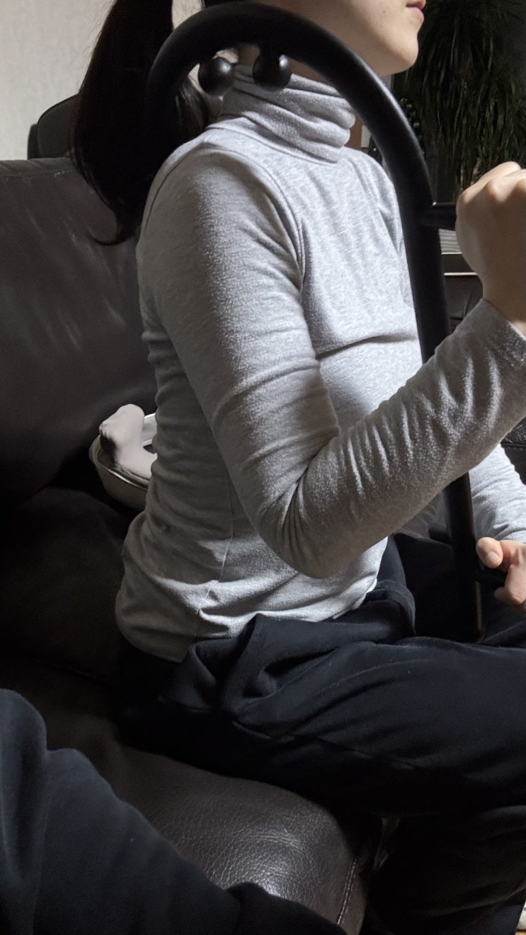  어깨와 목의 피로를 한 번에 파밀리 마사지 스틱 사용 후기(ft. 마사지 스틱)
