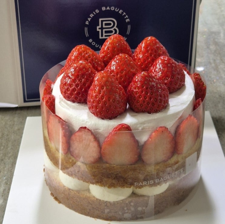  파리바게트 신상딸기케이크, 생딸기 듬뿍 프레지에 생일케이크로 제격