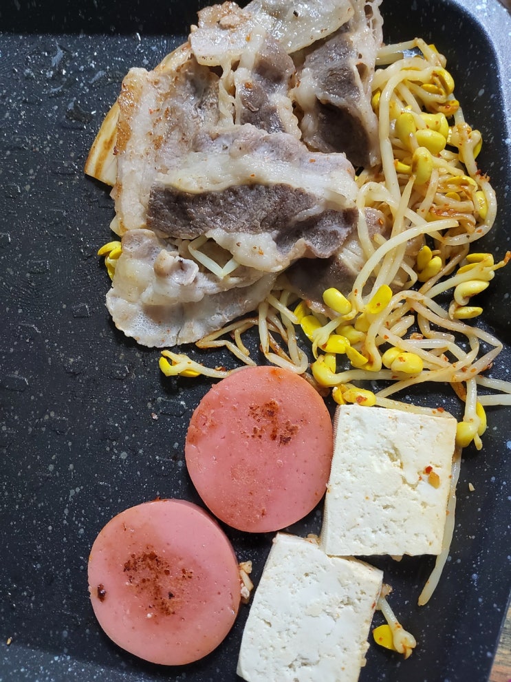  호반식당, 추억의 곁들임과 함께 먹는 김포 삼겹살, 대패삼겹살 맛집.
