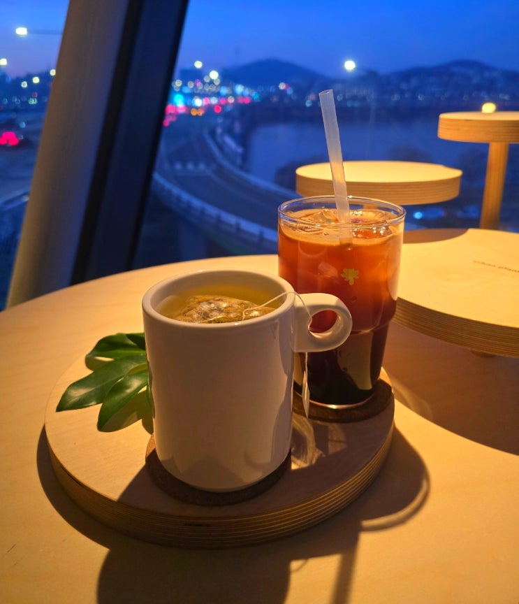  주차가능한 한강뷰 브런치 카페 - 어반플랜트 한남대교점