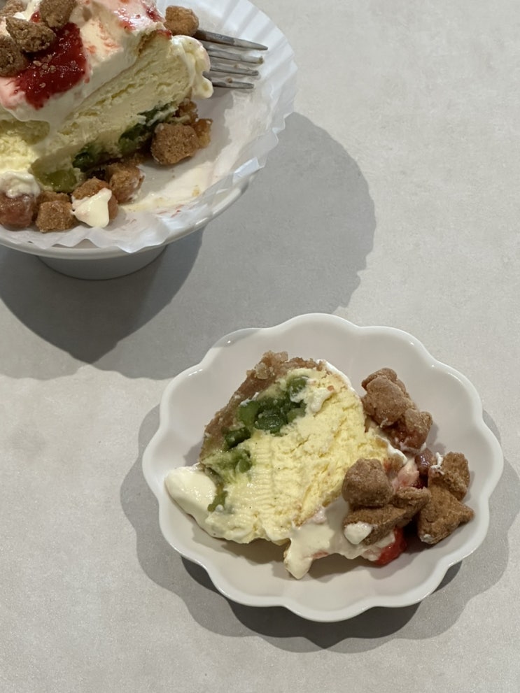  대구 대명동 디저트 맛집 우리의사계절 토핑 가득 케이크 전문점