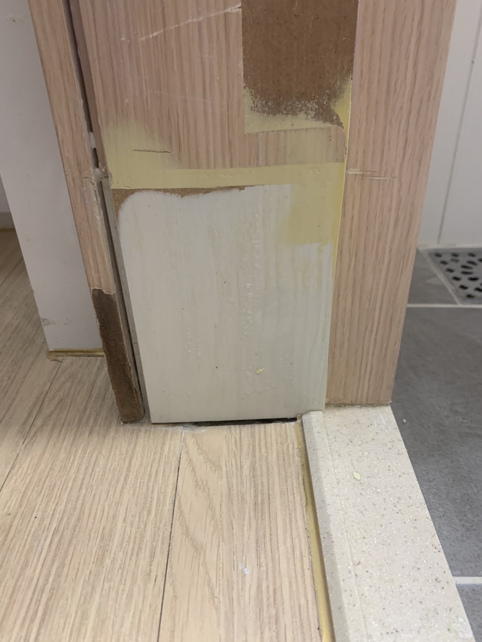 문틀시트지 물먹은 문틀보수