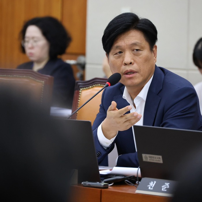 <b>민주당</b>, <b>윤</b> 대통령 설 메시지에 "내란수괴 윤석열, 정말 양심도... 