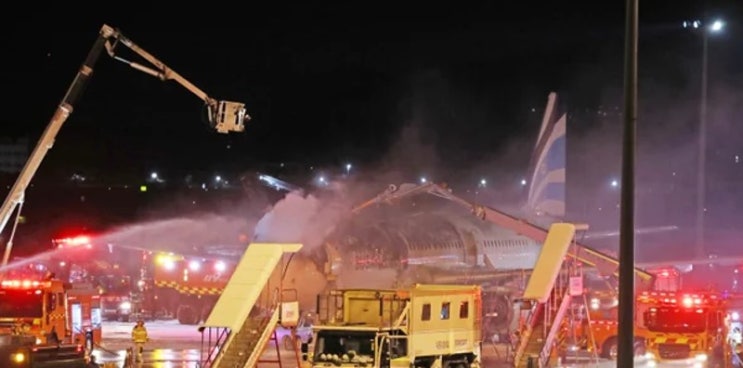 국토부 "<b>에어부산 여객기</b> 불 <b>화재</b> 사고 승객 3명 경상·항공기... 