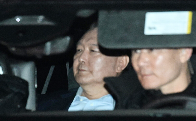 <b>윤석열</b> 대통령 <b>내란 혐의</b> 구속기소 무슨 뜻일까? 정치를 잘... 