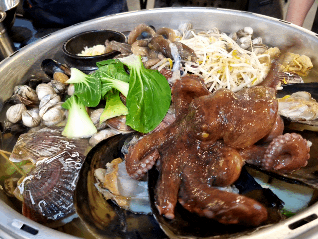  둔산동맛집 별이네 조개전골 살아있는 문어가 똭! 황제스페셜