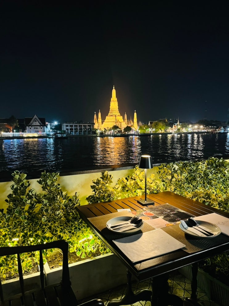  태국 방콕 맛집 촘아룬 루프탑 레스토랑 feat.왓아룬(Wat Arun Seen From Chom Arun)