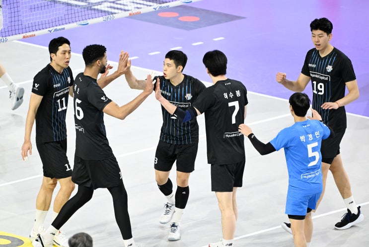 <b>현대캐피탈</b>, 대한항공 3-1로 꺾고 <b>15연승</b> 질주 [스파이크노트]