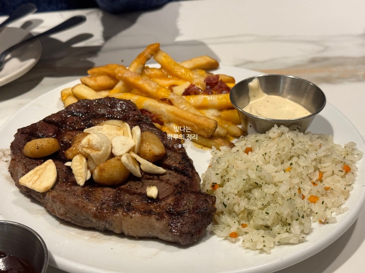 코엑스 아웃백 런치로 갈릭립아이와 씨푸드아라비아따
