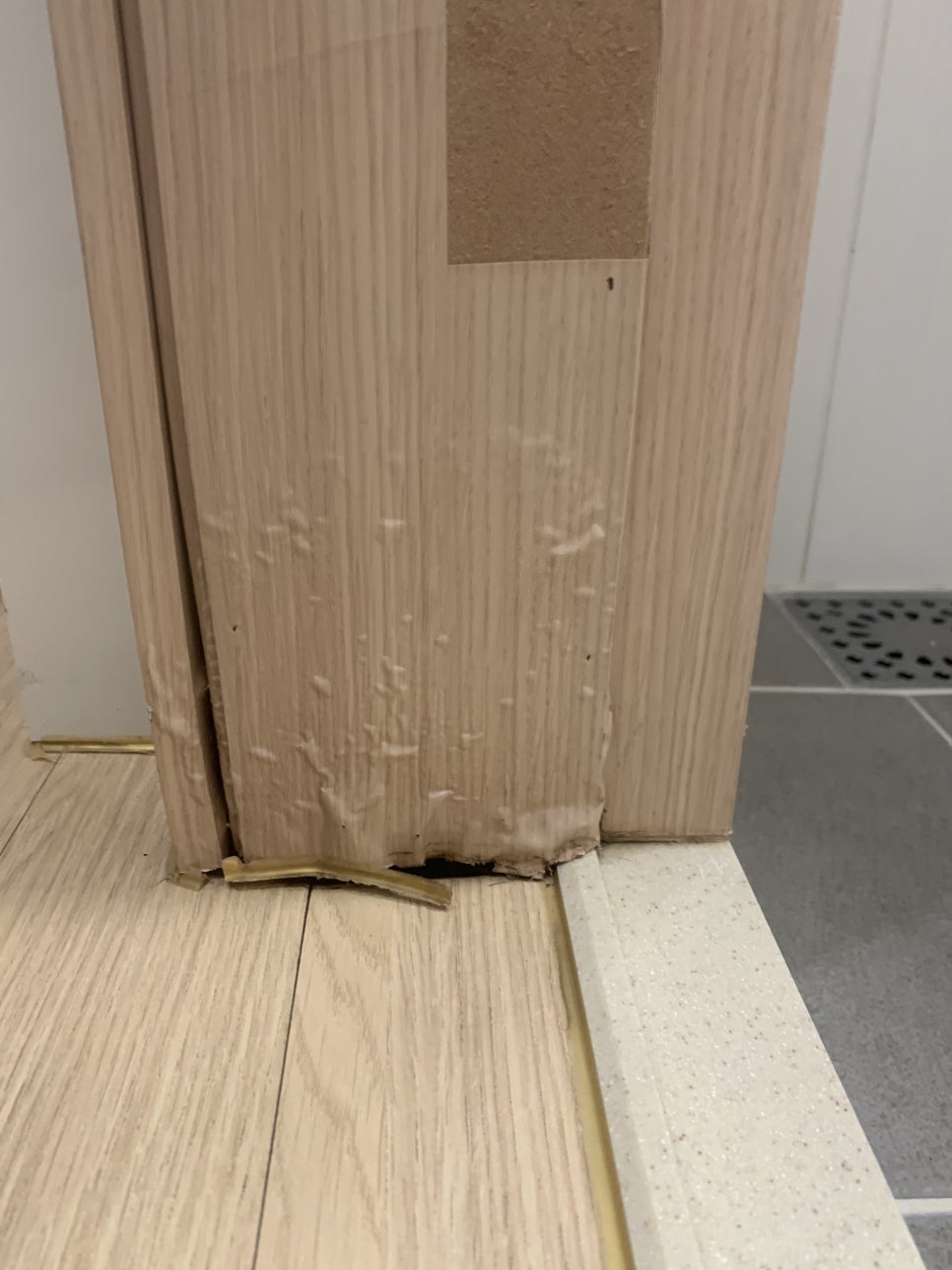 문틀시트지 물먹은 문틀보수