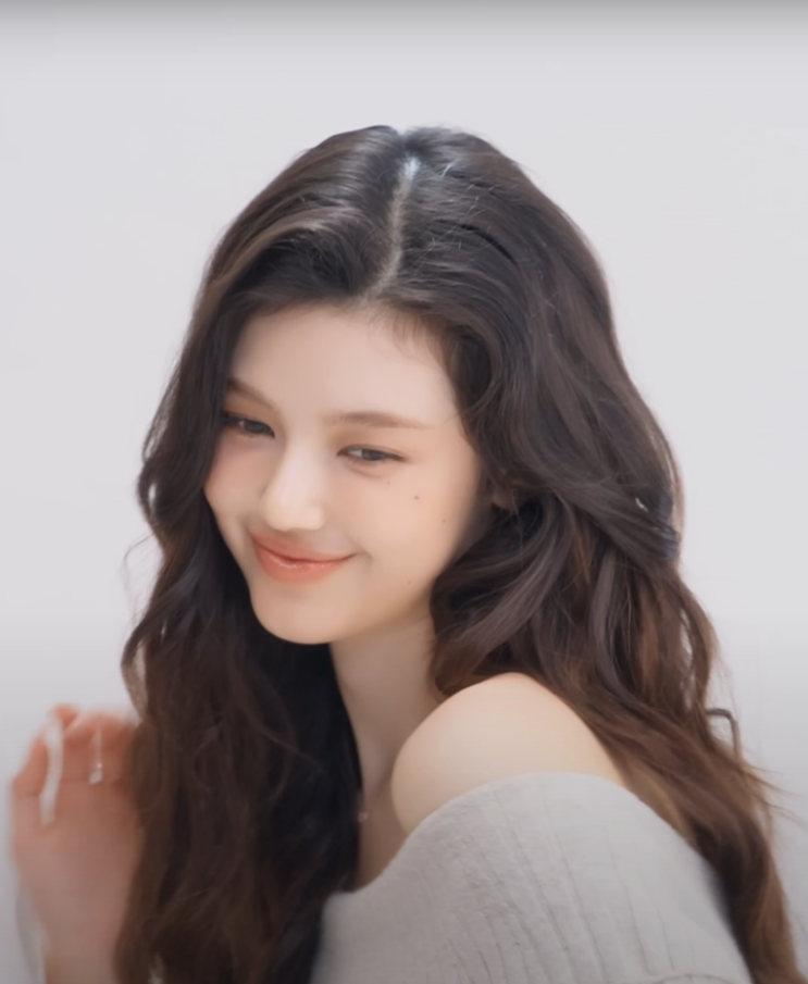  30대 여성에게 가성비 좋은 쥬얼리 브랜드 스톤헨지의 유니크한 팬던트로 완성된 14k 데일리 여자 목걸이 추천 w. 뉴진스 다니엘