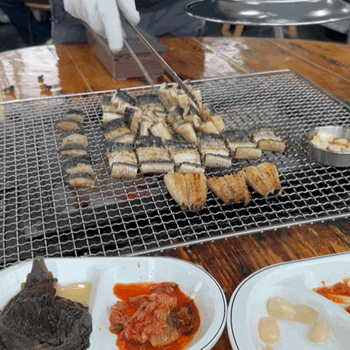  고창 장어구이 맛집 <장어학교>|사장님께서 직접 구워주시는 촉촉한 장어 한입|넓은 홀에 주차공간까지 완벽|가족식사로 추천