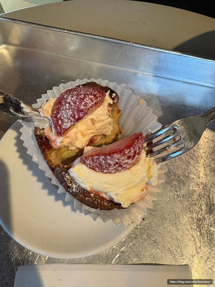  용산 디저트 맛집 카페 남영 출판사 딸기 타르트 데이트