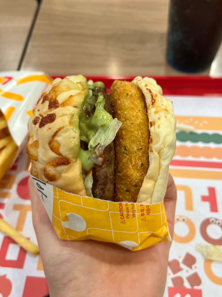  롯데리아 나폴리맛피아 버거 가격 할인 토마토 바질 솔직후기 (누가 맛있대...?)