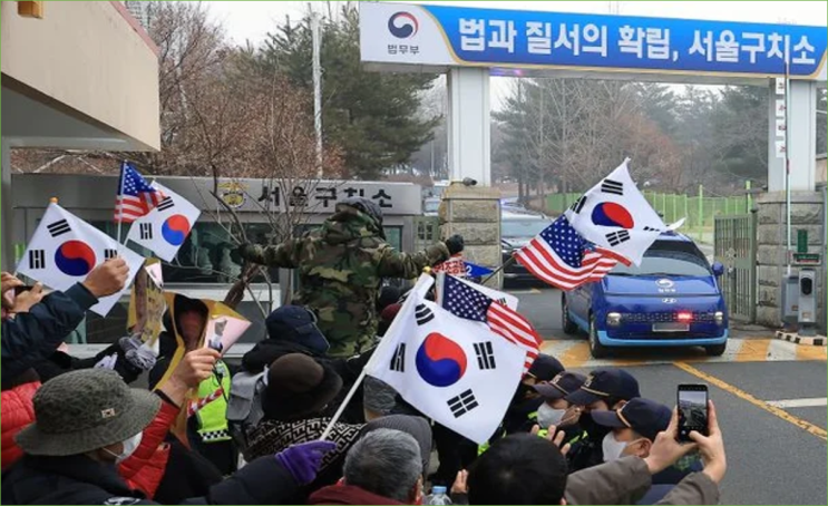 구치소 수감된 윤 <b>접견</b>한 <b>정진석</b>에게 '여기도 사람 사는 곳' 잘... 