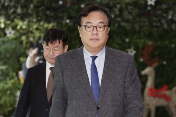 윤 <b>대통령</b> 구치소에서 <b>대통령</b>실 참모진 <b>접견</b>.  "<b>대통령</b>실이 국정... 