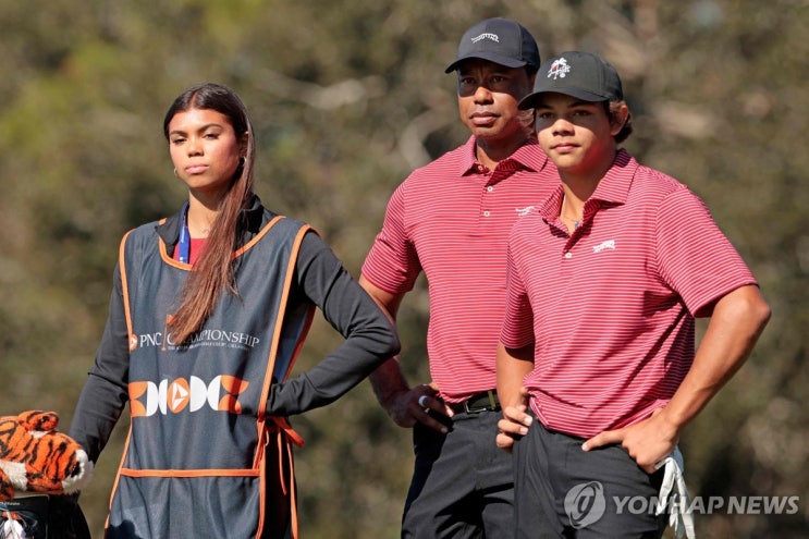'골프 황제' <b>우즈 딸</b>, 고교 <b>축구</b> 경기서 결승골…팀은 <b>우승</b>