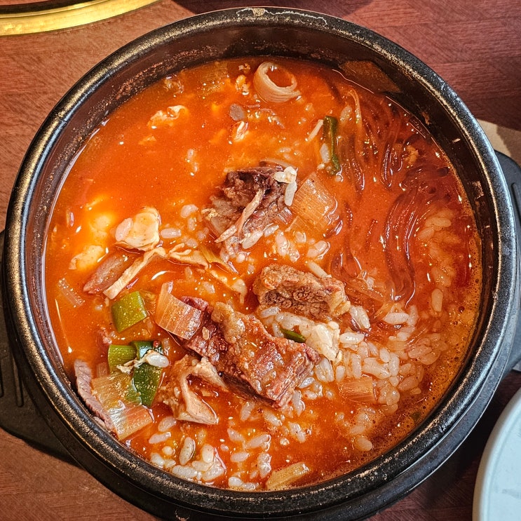 신촌 벽제갈비의 한우갈비양곰탕과 한우갈비탕 한그릇 32,000원 신촌 벽제갈비의 한우갈비양곰탕과 한우갈비탕 한그릇 32,000원