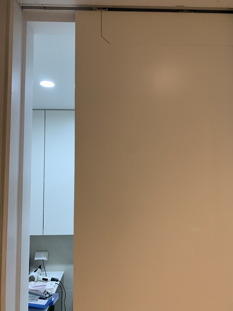 포켓도어수리 빨리 쾅 닫히는 슬라이딩도어 댐퍼교체_수원광교
