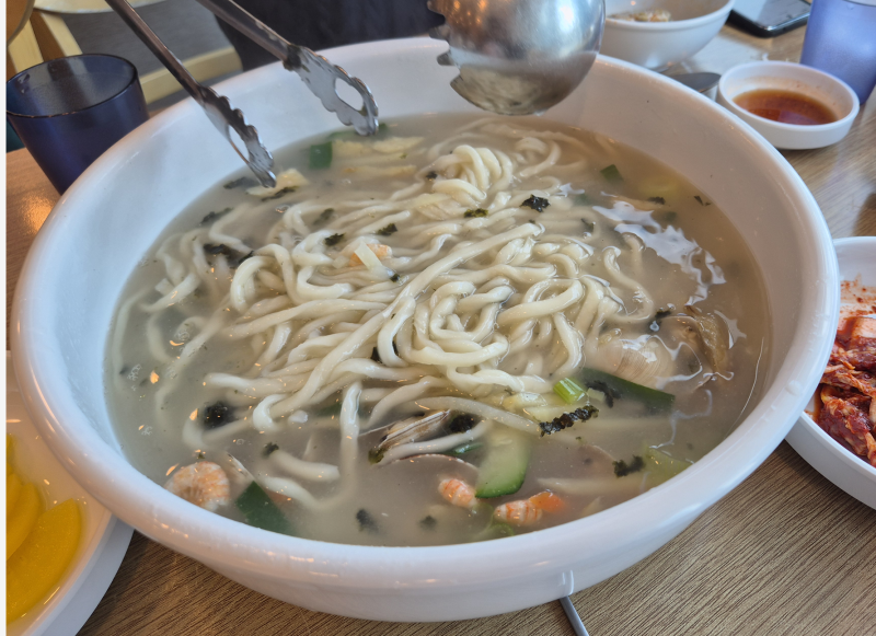[봉창이 칼국수] 울산 동구 서부동 현대백화점 5층:해물칼국수, 김치만두 후기