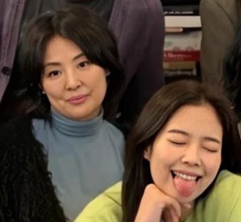 블랙핑크 제니엄마 미모는 어떨까? jpg