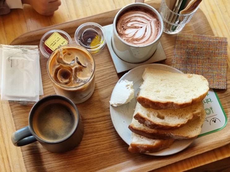김포고촌 대형카페! 보름산미술 카페에서 아이와 다녀온 후기 - 보름빵 맛있어요 김포고촌 대형카페! 보름산미술 카페에서 아이와 다녀온 후기 - 보름빵 맛있어요