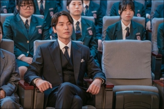 김태훈 <b>이혜리</b>父 됐다 상위 0.1% 재력과 비주얼 <b>선의의 경쟁</b>... 