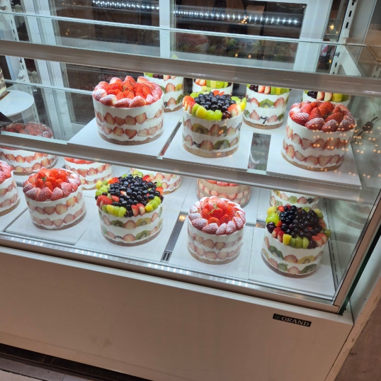  부천 상동 제철과일 듬뿍 들어간 과일가득 딸기가득 케이크 맛집 : 마이퍼스트케이크