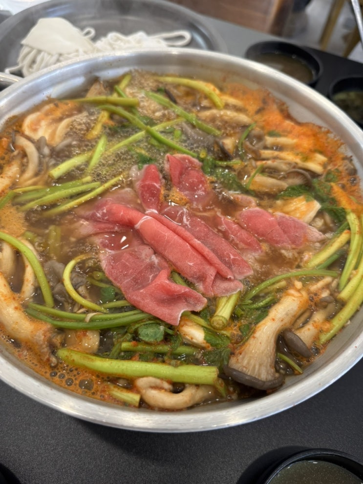  용인 수지 맛집 ‘윤우재 샤브 칼국수’ 고기동점