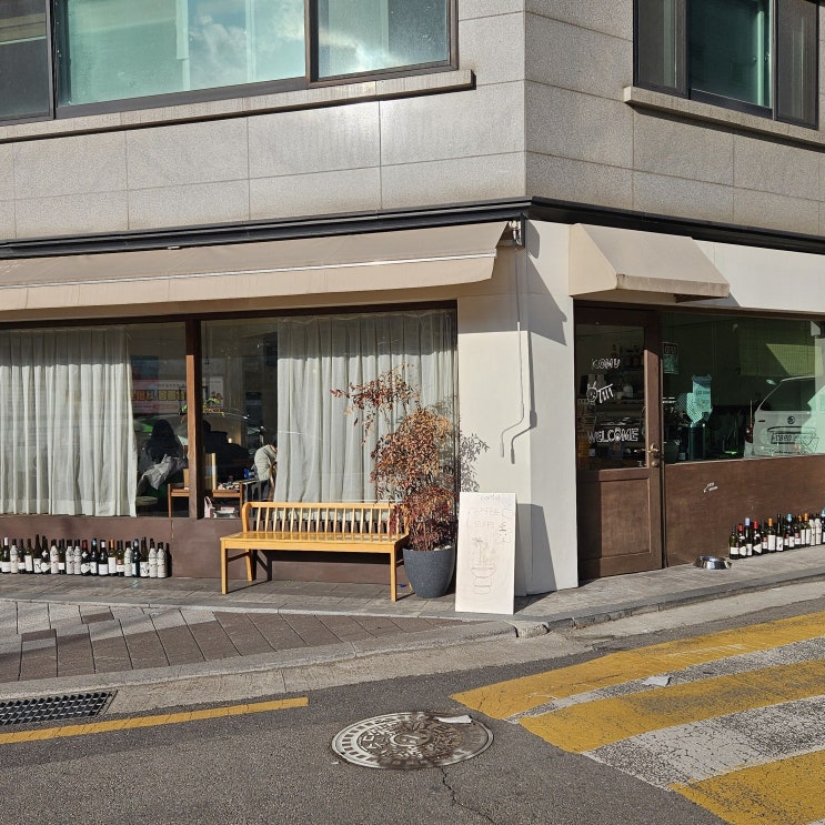  내돈내산~ 성신•보문 커피 맛집 카페 추천, <코무>