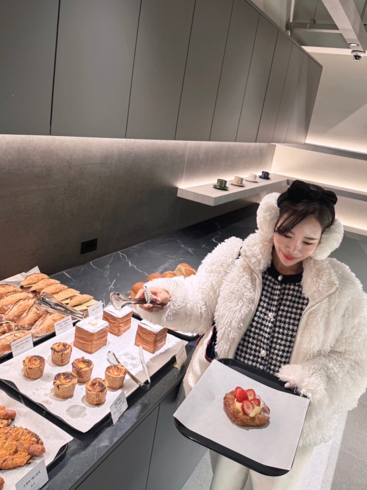  카페드리옹 본사 새로 오픈한 서초 대형 베이커리 카페