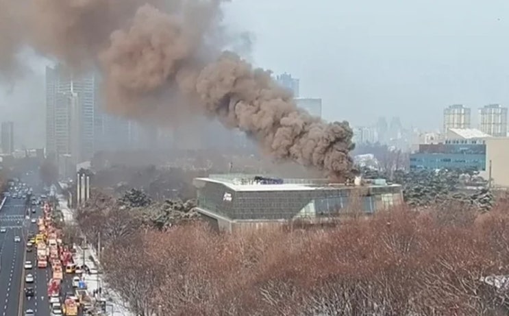 서울 용산 <b>국립한글박물관</b> 불 <b>화재</b> 사고, 검은 연기 뒤덮였다