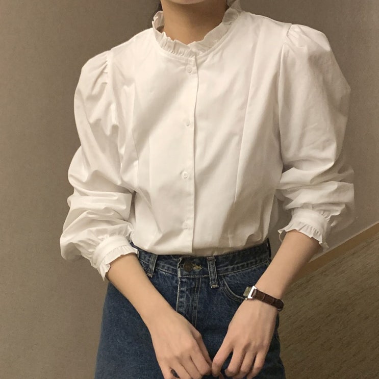  봄·가을 필수 아이템: 여성 프릴 화이트 면 셔츠로 우아한 간절기 코디 완성하기