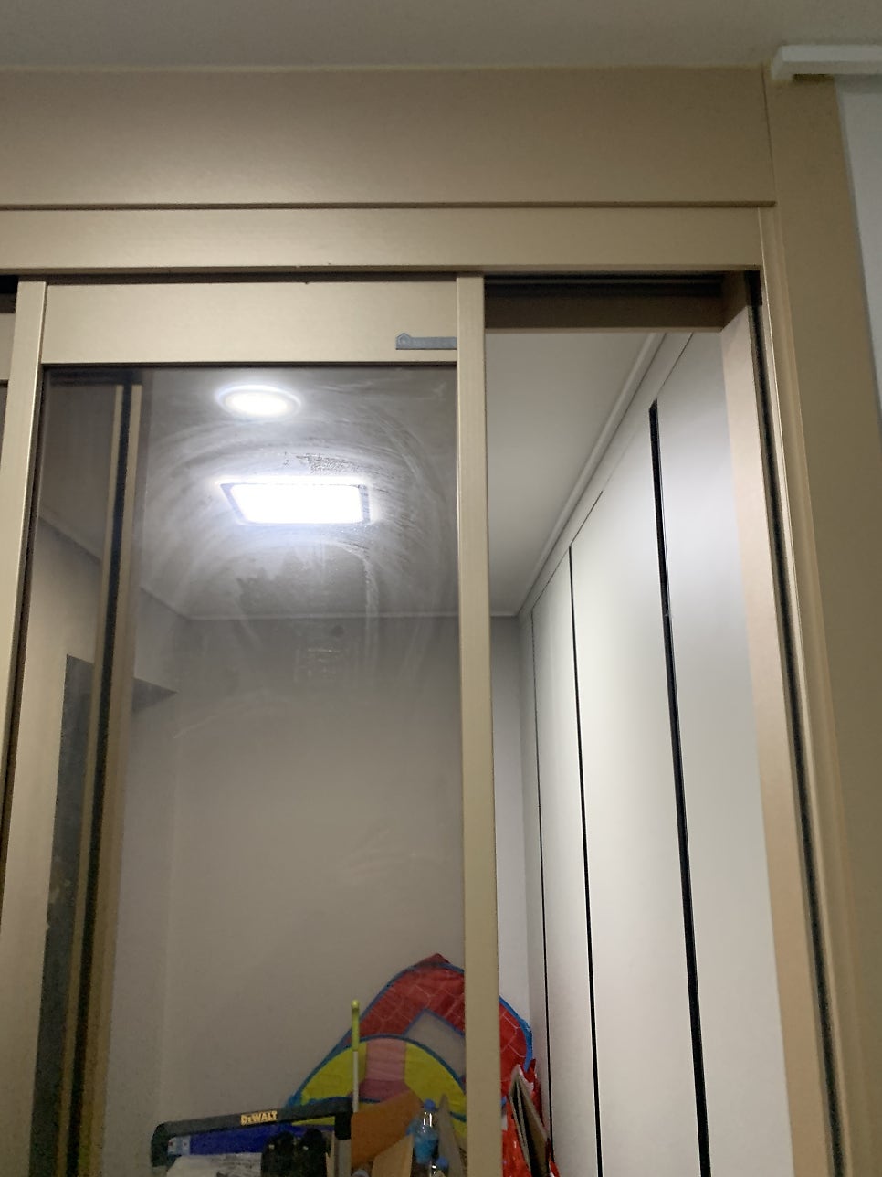 따로움직이는 3연동중문수리 댐퍼교체로 문제해결
