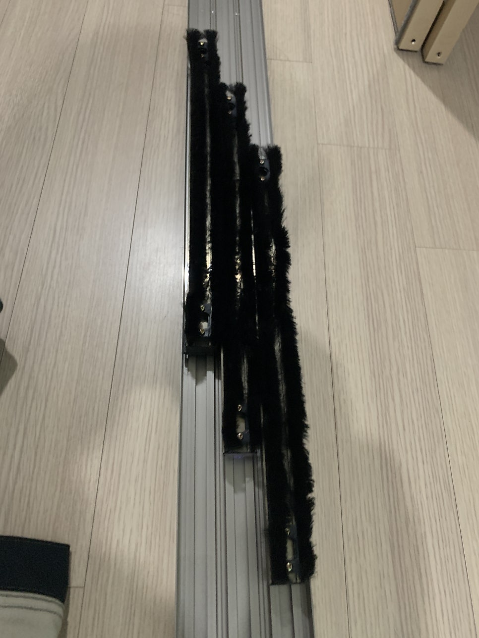 따로움직이는 3연동중문수리 댐퍼교체로 문제해결