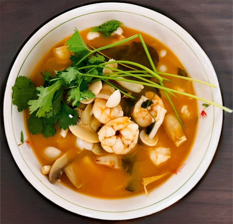  태국에서 사온 로보 똠얌페이스트소스(Lobo Tom Yum Paste)로 똠얌꿍 만들기