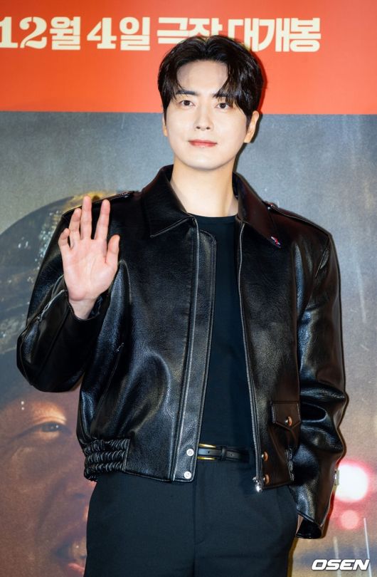 <b>나완비 이준혁</b> 요즘 제일 핫하다며? 어른 로맨스 눈물 고백... 
