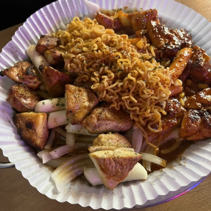  광주 수완맛집 훌랄라참숯치킨에서 반반치킨+라면사리(맛추천)