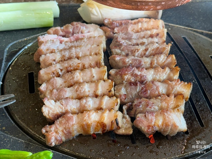 역삼역 고기집 뼈탄집에서 맛있는 삼겹살과 뼈구이