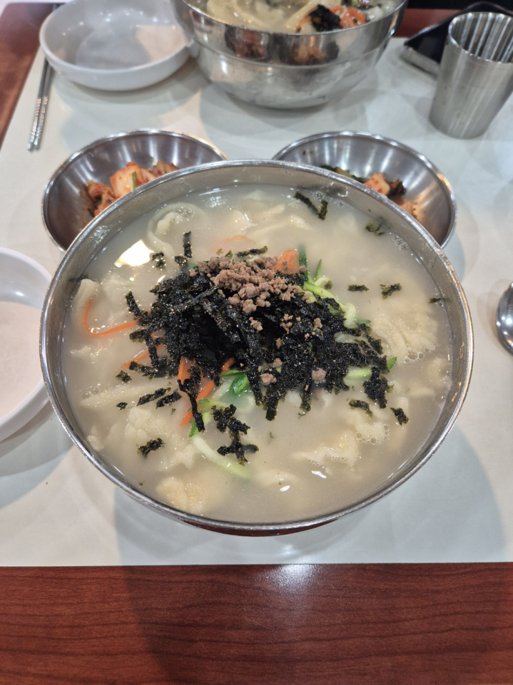  [강동구 명일동] 별미손칼국수 (다 똑같은 사골칼국수가 아니다, 사소한 디테일이 불어온 차별점)
