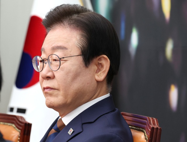 <b>이재명</b>, 주52시간 후퇴 검토…정책 '우클릭'으로 <b>지지율</b> 반등... 