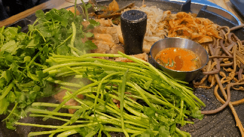  [전주] 미나리 먹는 돼지 | 반찬 직접 하는 동네 찐 맛집
