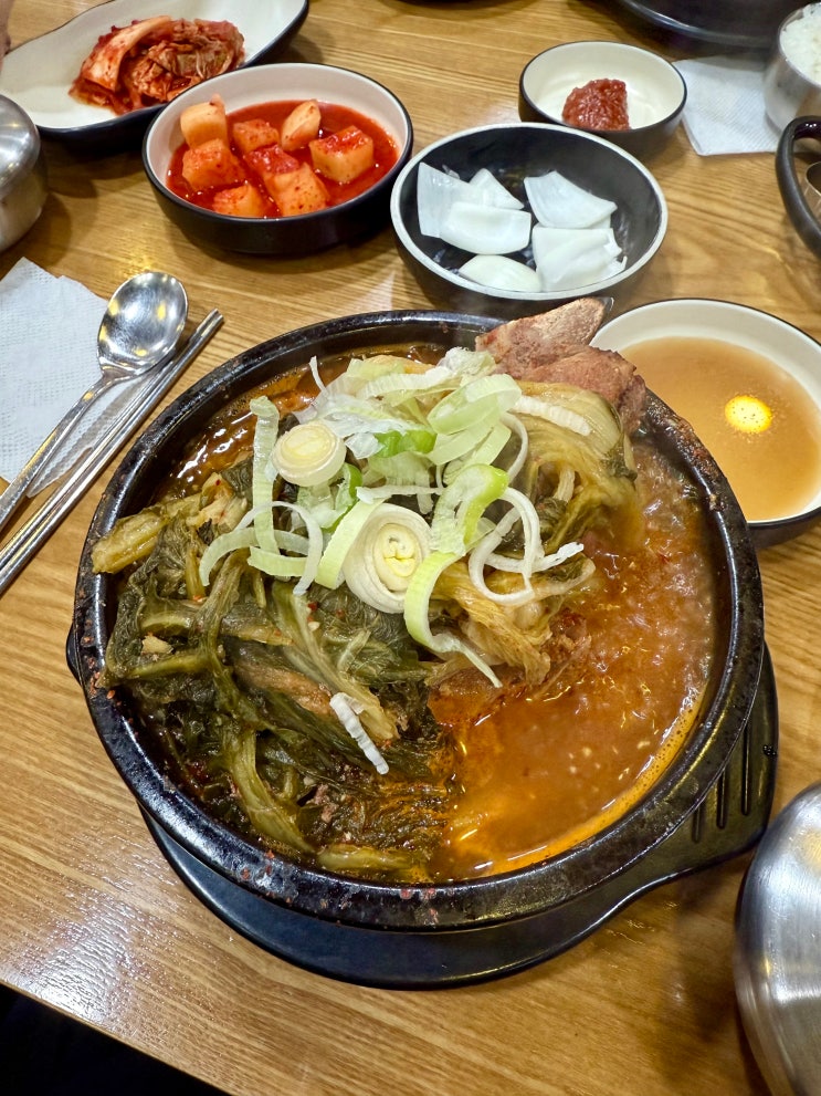 국회의사당역 점심 뼈해장국 맛집 서울뚝배기